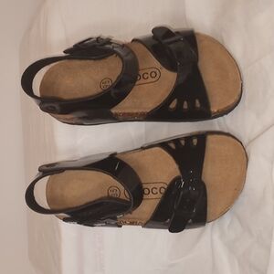 Jumbo Coco Girls black velcro sandals size 9.5